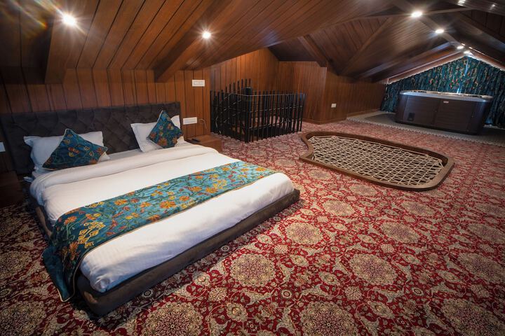 Room 13 of 35