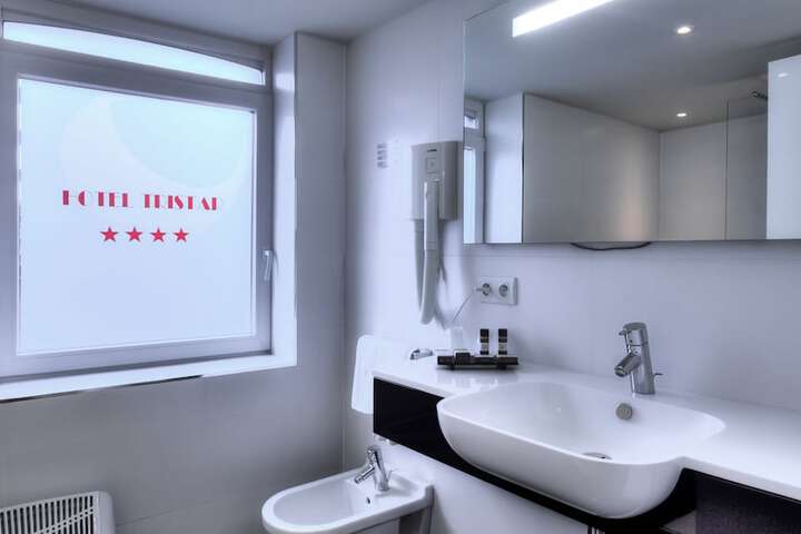 Room 6 of 29