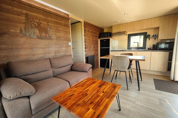 Room 33 of 64