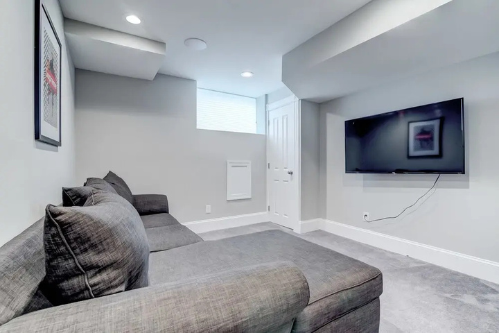 Luxury Home Near Harbor With Roofdeck & Parking