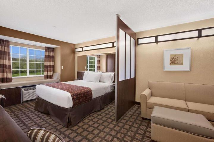 1 Queen Bed Accessible Room (9 of 26)