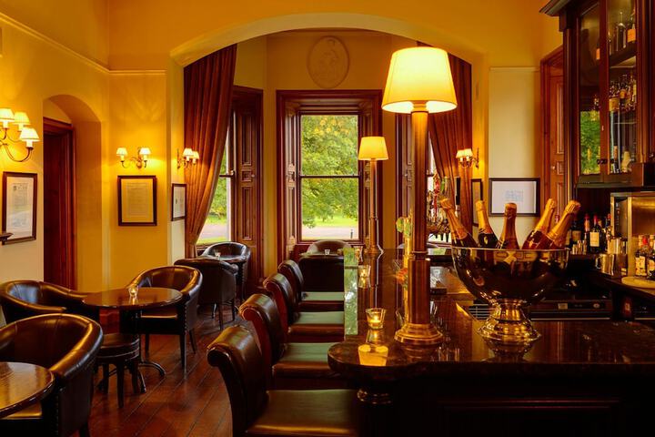 Lounge 34 of 45