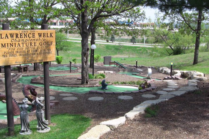 Mini-golf