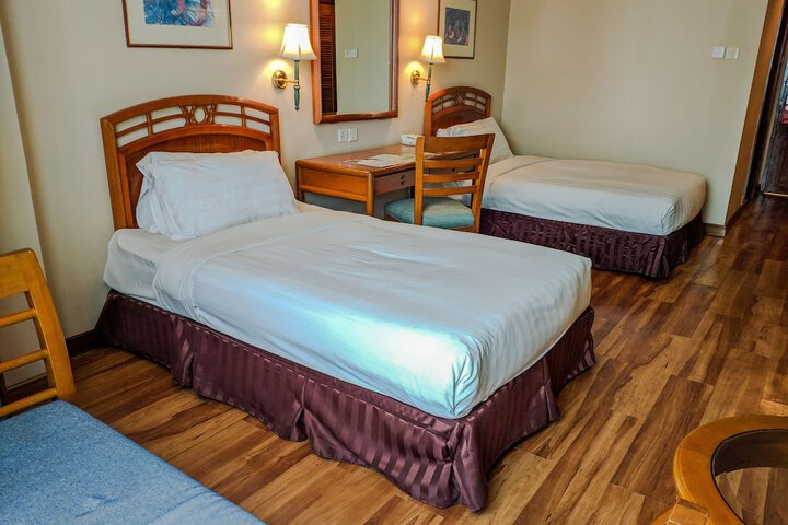 Room 25 of 104