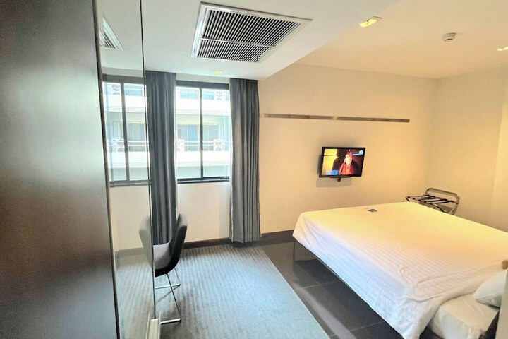 Room 25 of 53