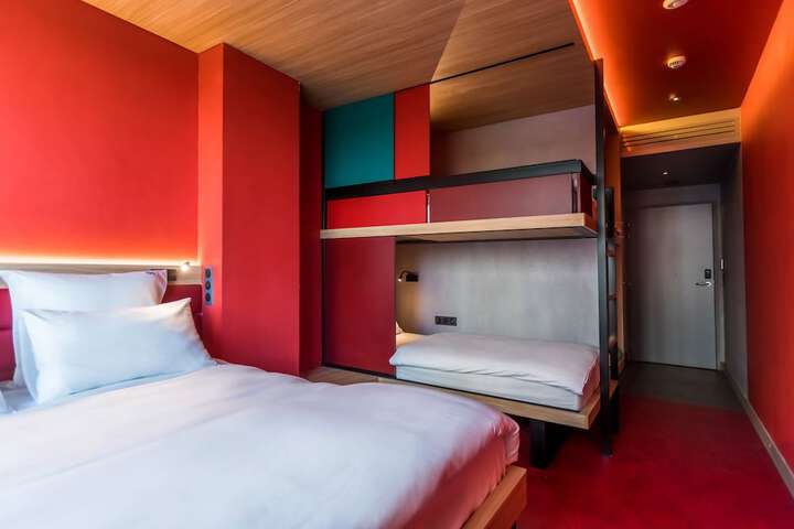 Room 4 of 37