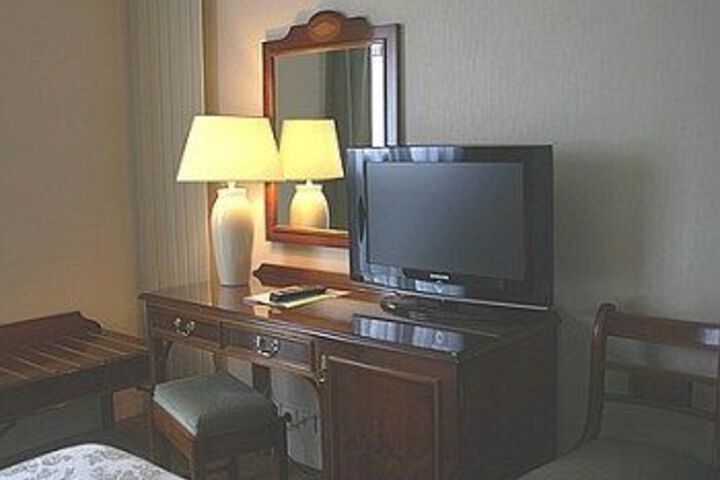 Room 5 of 7