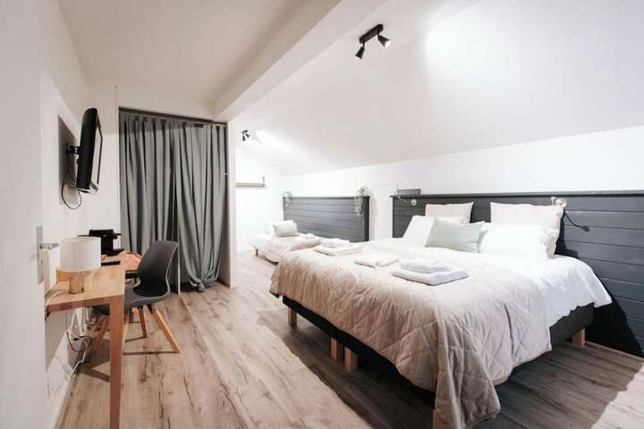 Room 5 of 19