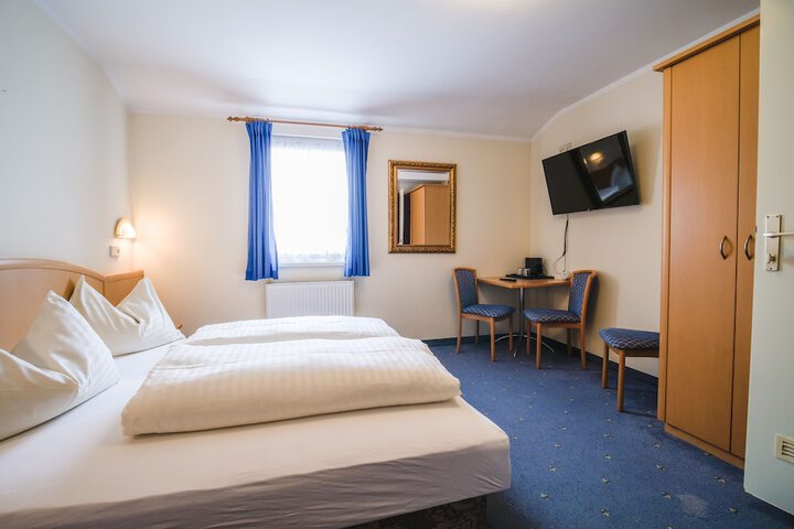 Room 9 of 26