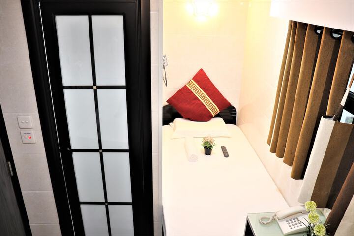 Room 28 of 39