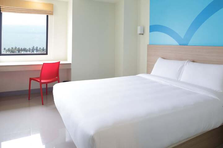 Room 10 of 28