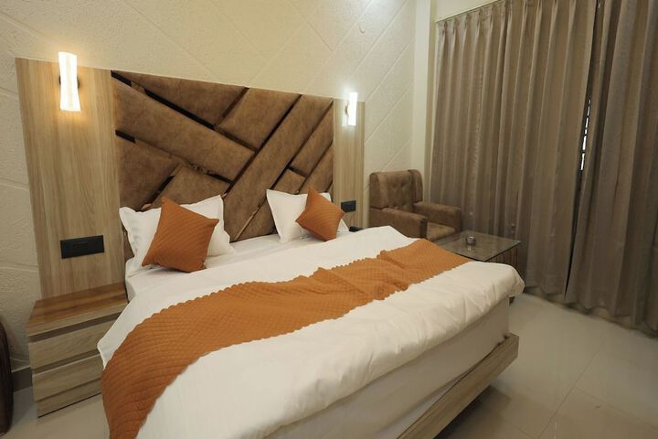 Room 10 of 35