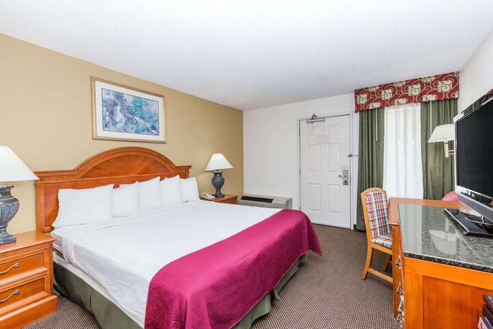 1 King Bed (7 of 11)