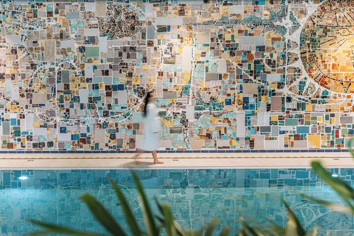 Pool 25 of 37