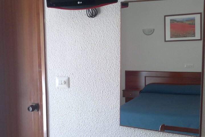 Room 14 of 38