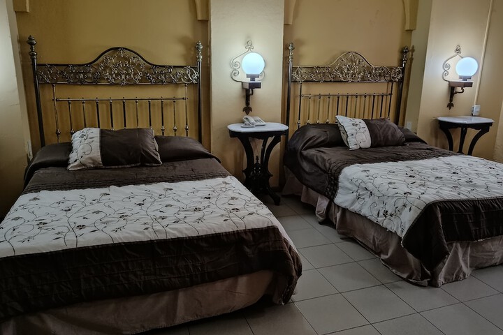 Room 10 of 27
