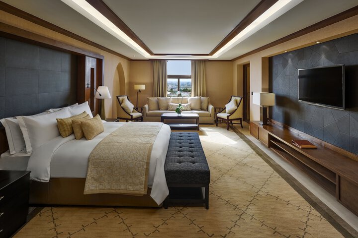 Room 11 of 76