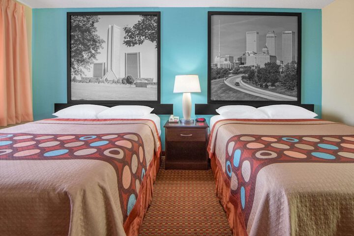 2 Queen Beds (3 of 8)