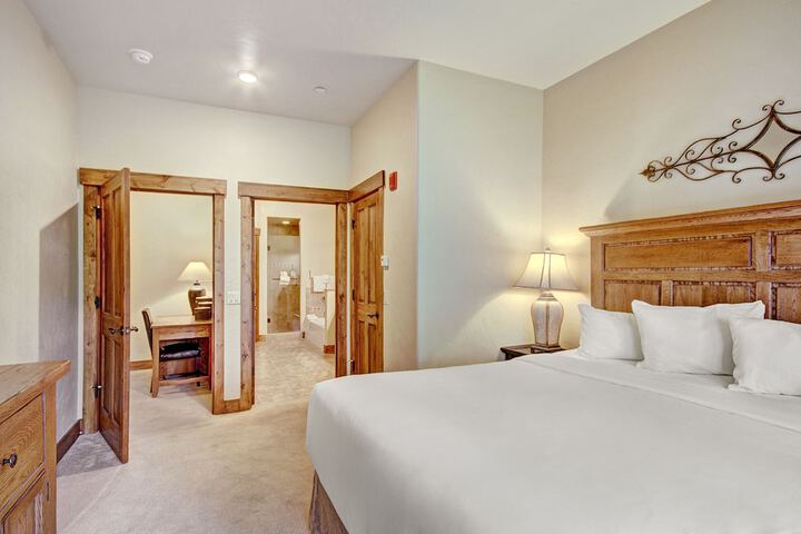 Room 10 of 137