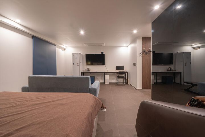 Room 48 of 64