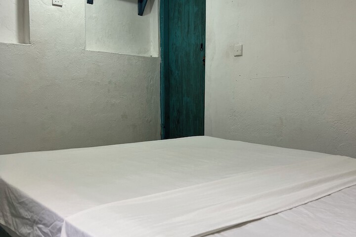 Room 6 of 19