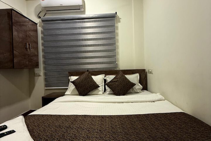Room 7 of 19