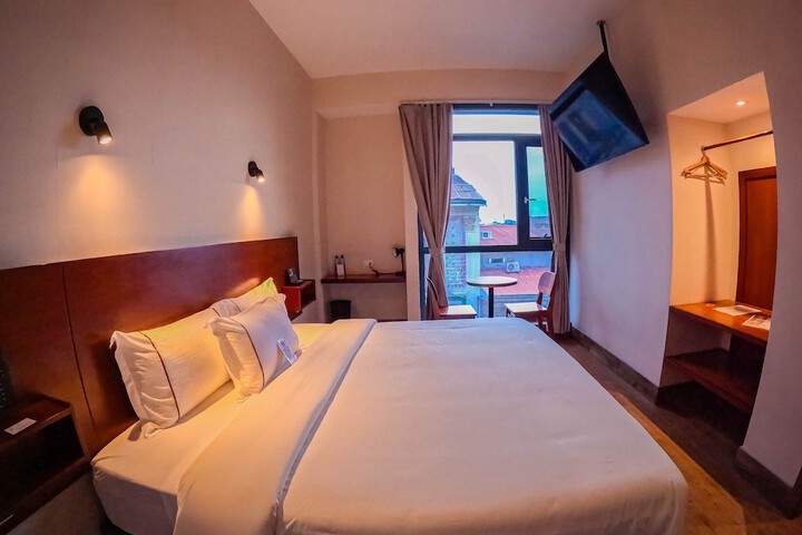 Room 7 of 38