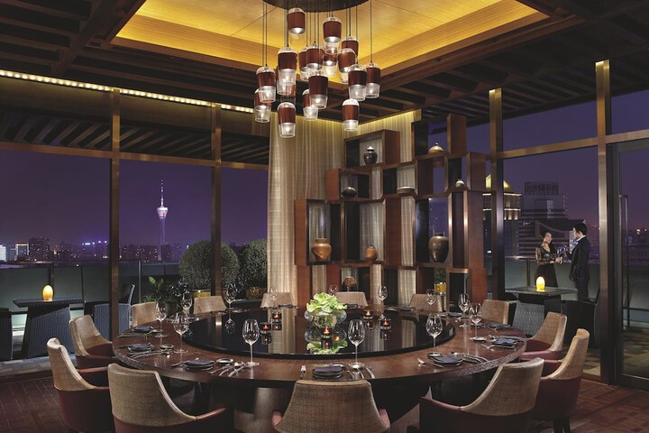 Dining 90 of 122