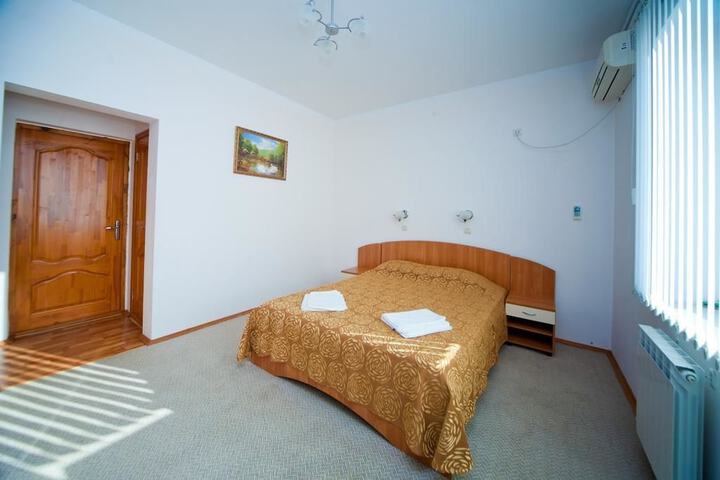 Room 4 of 23