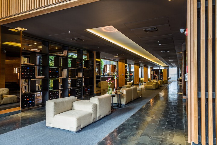 Guest Lobby