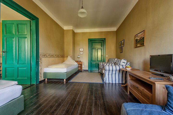 Room 15 of 73
