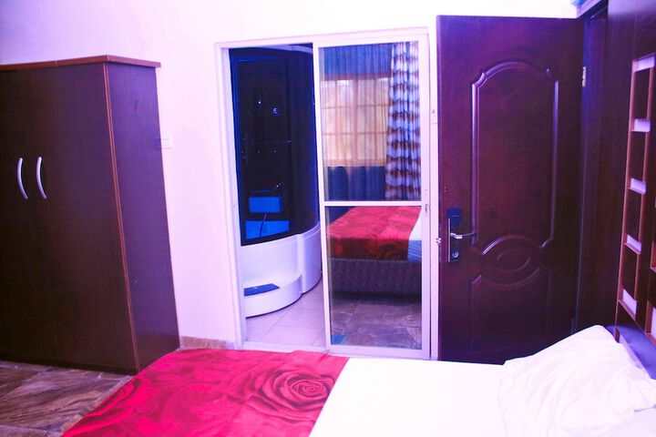 Room 15 of 38