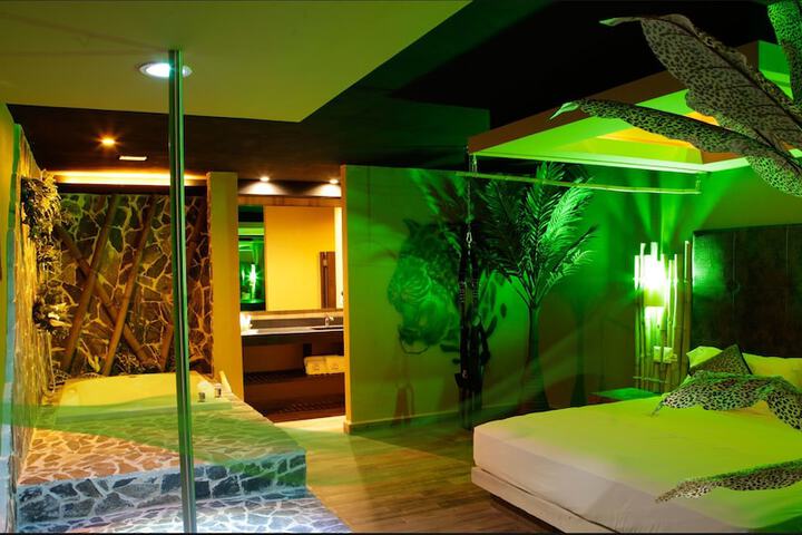 Room 8 of 70
