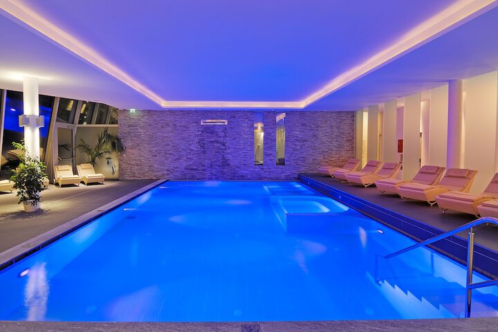 Pool Hotel