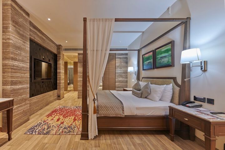 Room 12 of 36