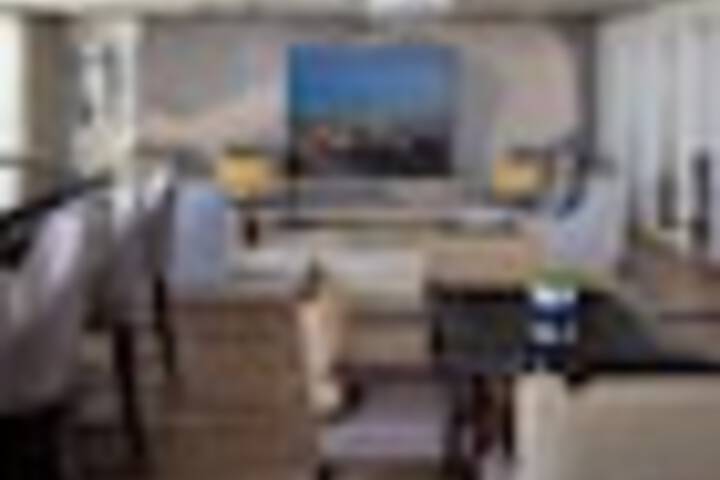 Lounge 173 of 285