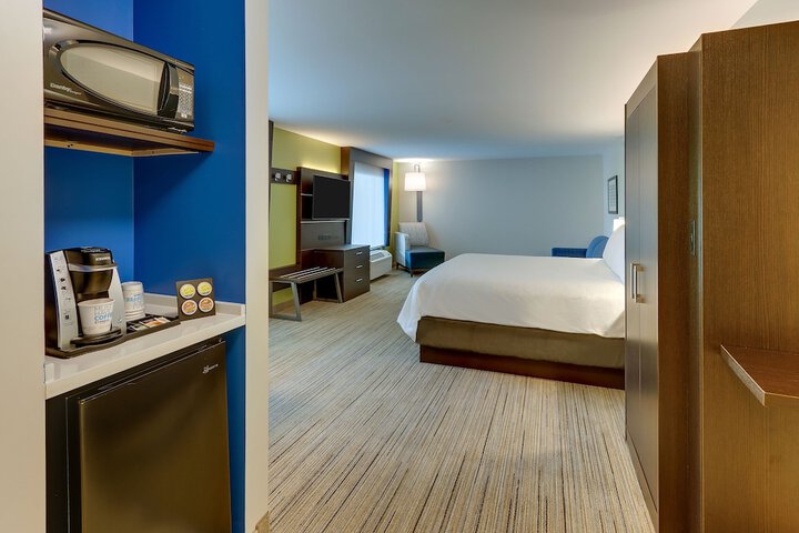 1 King Bed Suite (6 of 12)