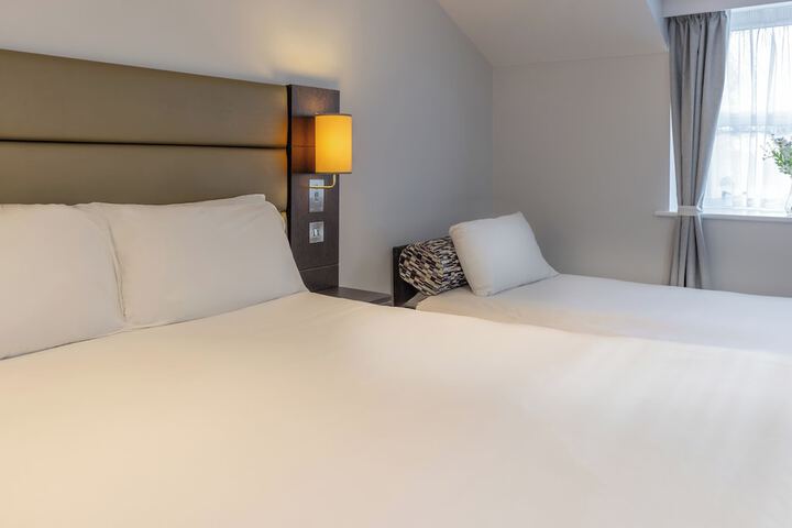 Room 4 of 35