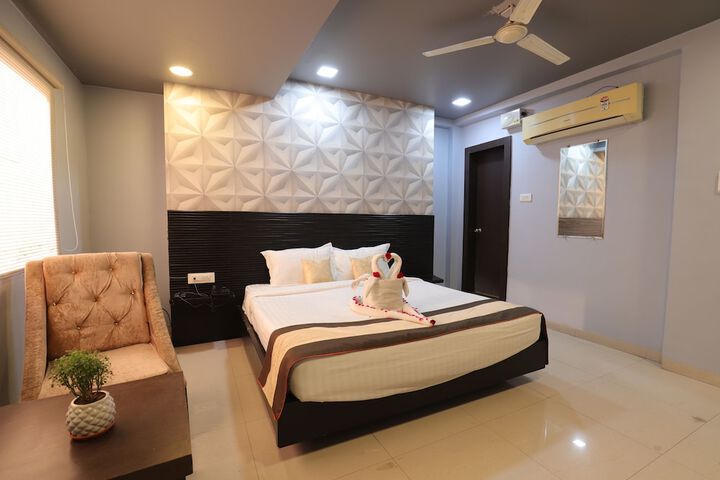 Room 11 of 27