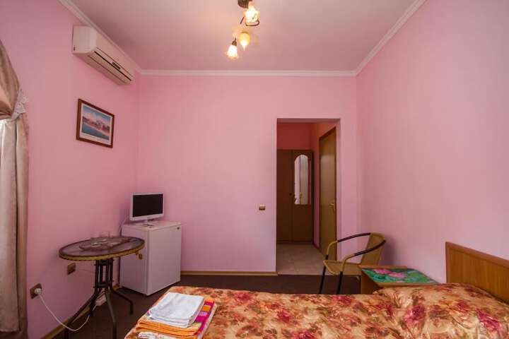 Room 6 of 26