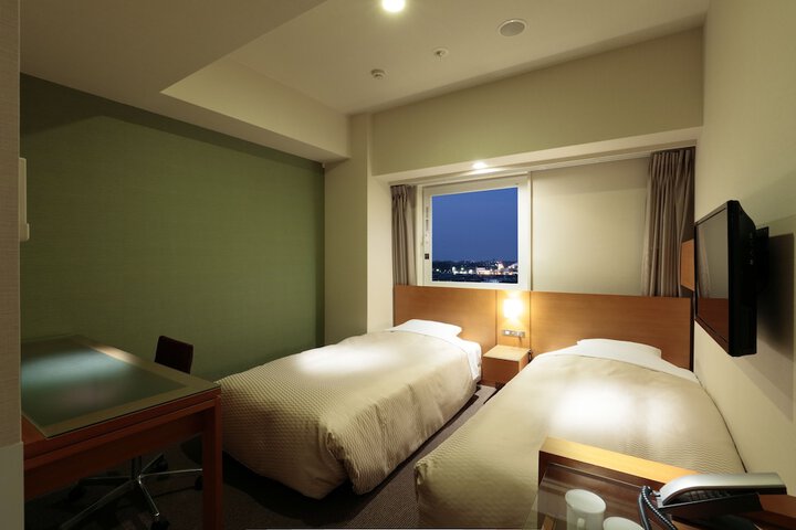 Room 12 of 46