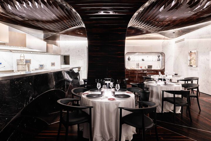 Dining 90 of 105