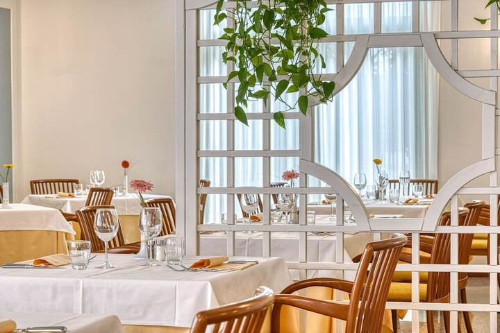 Dining 53 of 81