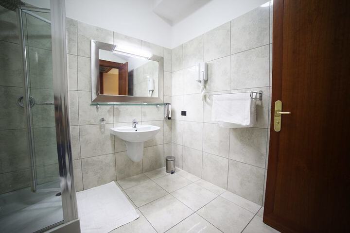 Room 32 of 45