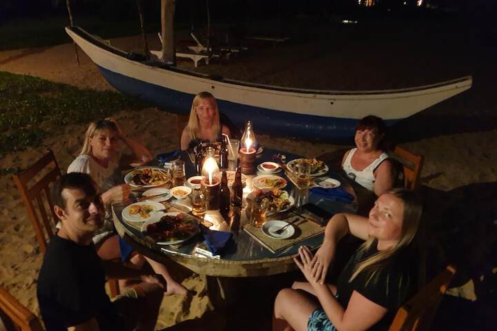 Dining 32 of 42