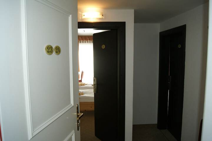 Room 17 of 141