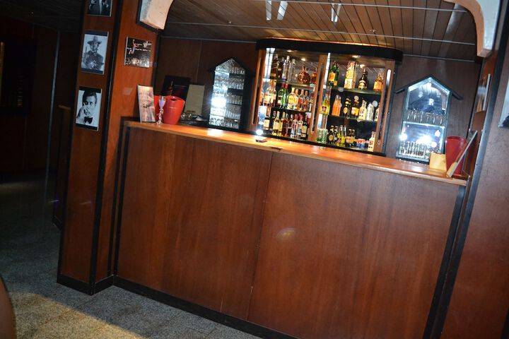 Lounge 19 of 22