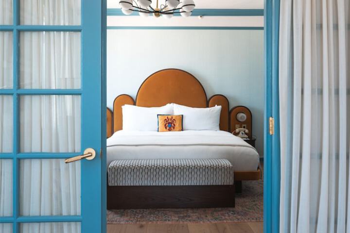 Room 34 of 115