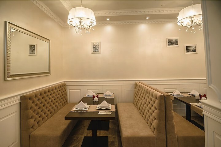 Dining 7 of 20