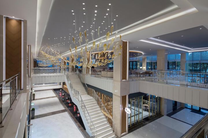 Entrance & Lobby